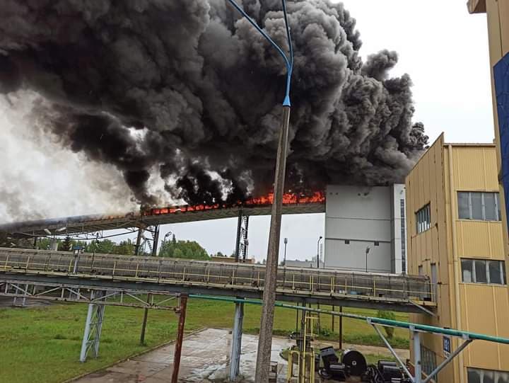 Pożar na terenie Elektrowni Bełchatów. 12 zastępów straży walczy z ogniem [FOTO][VIDEO] - Zdjęcie główne