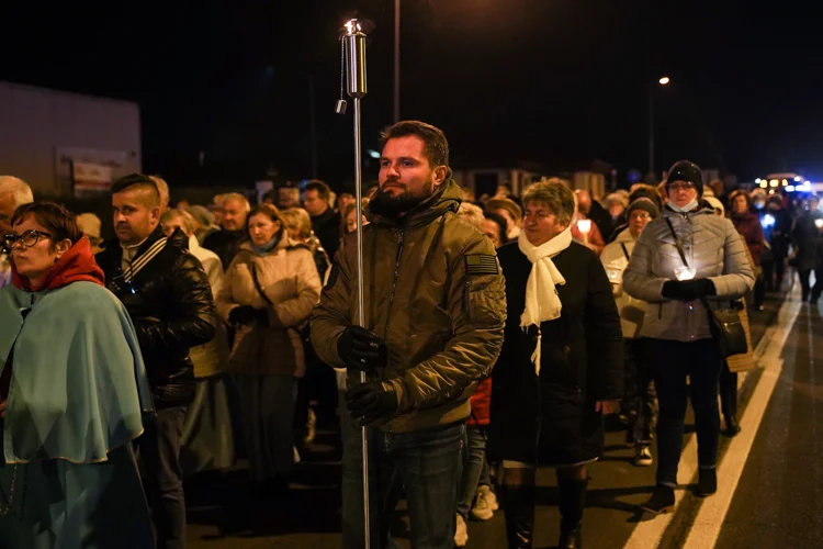 Bełchatowianie z lampionami przejdą ulicami miasta. Wspólna modlitwa rozpocznie obchody - Zdjęcie główne