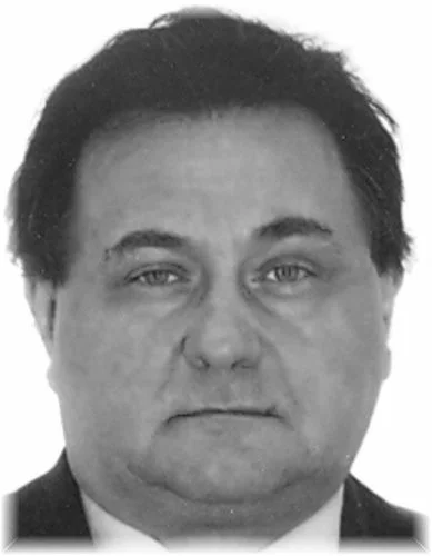 Pomorski Krzysztof z Pabianic, urodzony 09.09.1958. Poszukiwany za dystrybucje pornografii wśród nieletnich.