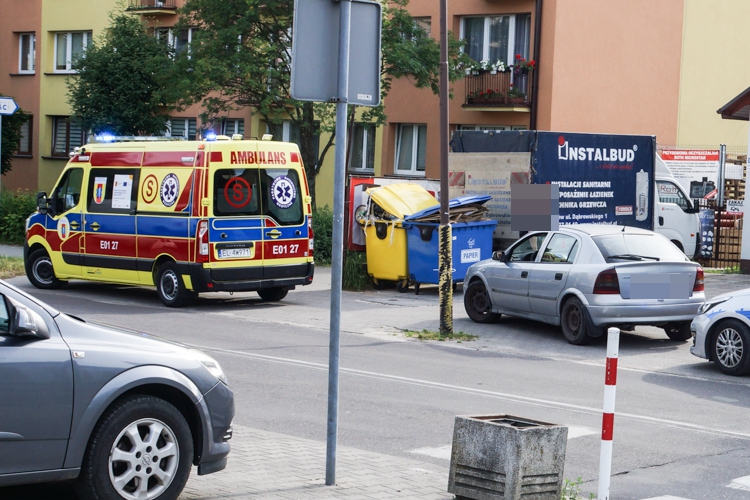 Potrącenie dziecka na ul. Czyżewskiego. Na miejscu policja oraz karetka - Zdjęcie główne