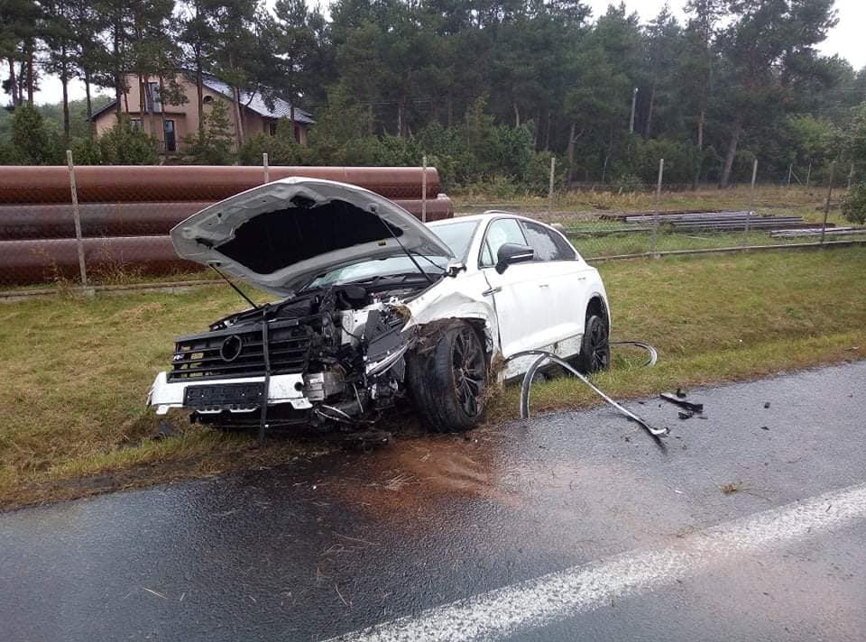 Zderzenie dwóch osobówek w gminie Rusiec. Wezwano policję i straż pożarną [FOTO] - Zdjęcie główne