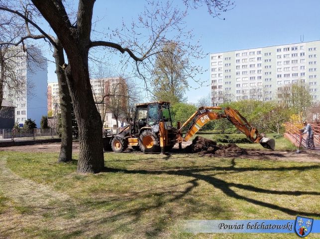 Las  w centrum bełchatowskiego osiedla? Ruszyły prace związane z nową inwestycją [FOTO] - Zdjęcie główne