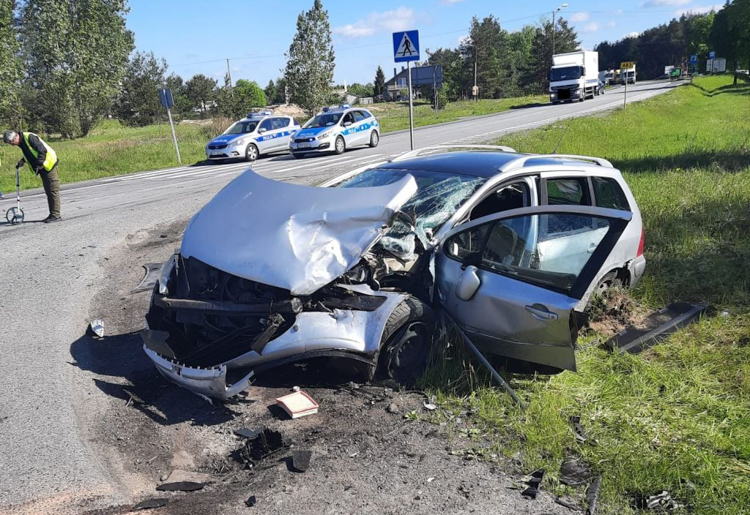 Pięć osób w szpitalu i zablokowana droga. Uwaga kierowcy, groźny wypadek w Chabielicach - Zdjęcie główne