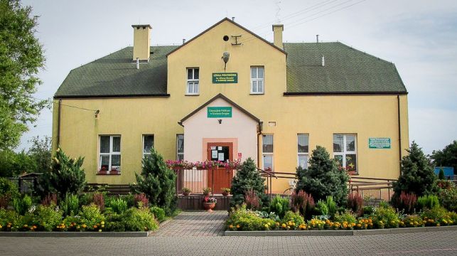 Dyrektor szkoły w Kurnosie odwołana w trybie nadzwyczajnym. Urząd informuje: ''Pani Danuta Braun nie posiada nieposzlakowanej opinii'' - Zdjęcie główne