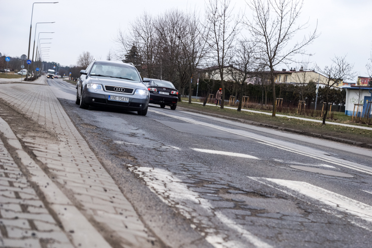 Wyremontują ulicę, ale... tylko w połowie. Miasto z powiatem złożą się na przebudowę alei Wyszyńskiego  - Zdjęcie główne