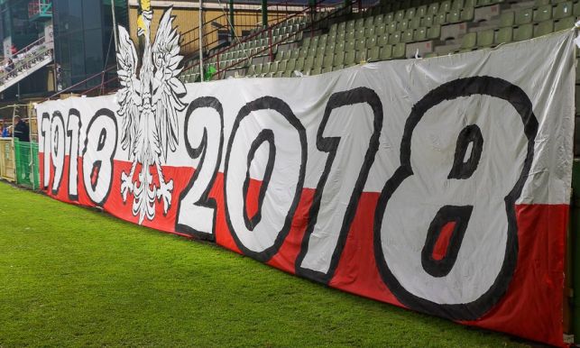Biało - czerwona oprawa meczu przy Sportowej, czyli jak GKS uczcił Święto Niepodległości [FOTOGALERIA] - Zdjęcie główne