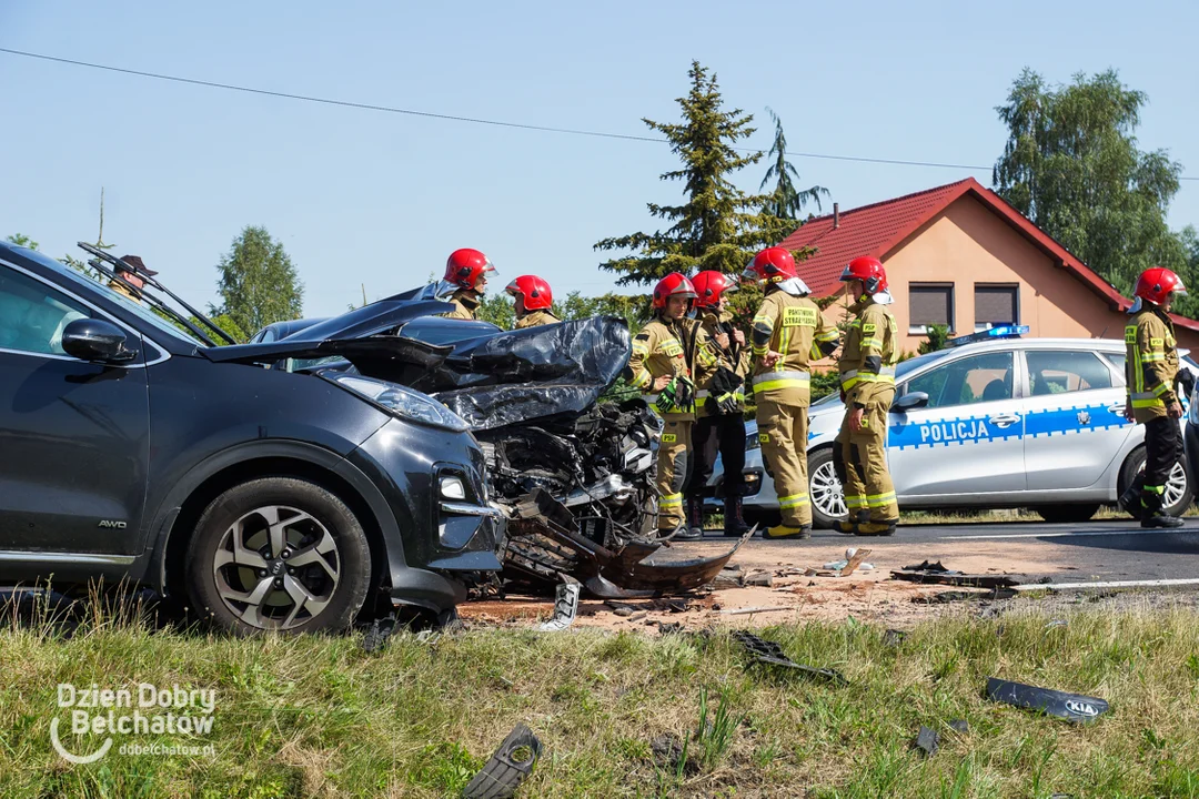 Groźny wypadek pod Bełchatowem. Policja podaje szczegóły zdarzenia [FOTO] - Zdjęcie główne