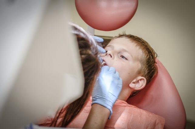 Dentysta w każdej szkole od września? Bełchatów nie ma na to pieniędzy - Zdjęcie główne