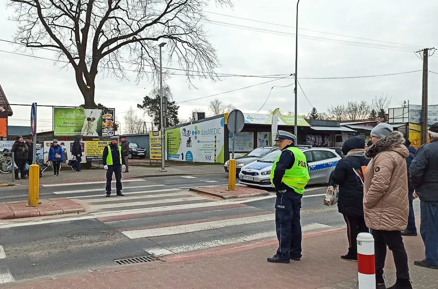 Policjanci pojawili się przy bełchatowskim targowisku. Jaki był powód? - Zdjęcie główne