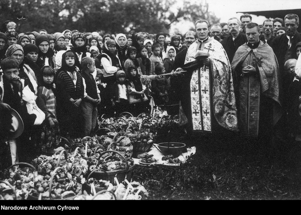 Święta Wielkanocne na starych fotografiach. Jak dekorowano stoły, jak święcono pokarmy blisko sto lat temu? [ZDJĘCIA] - Zdjęcie główne