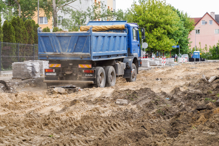 Wielki plac budowy w centrum Bełchatowa. Kilkusetmetrowy odcinek drogi zmieni oblicze [FOTO] - Zdjęcie główne