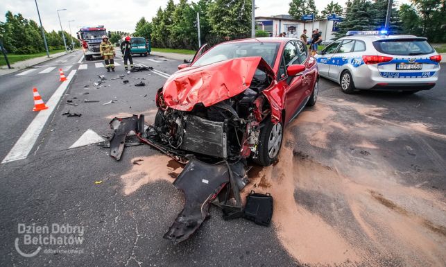 Wypadek na Czyżewskiego. Żandarmeria Wojskowa zderzyła się z osobówką [FOTO] - Zdjęcie główne