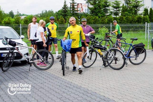 Setki kilometrów i nazwiska z pierwszych stron gazet. Niezwykły charytatywny bieg przez Polskę, dziś zawodnicy byli w Bełchatowie [VIDEO] [FOTO] - Zdjęcie główne