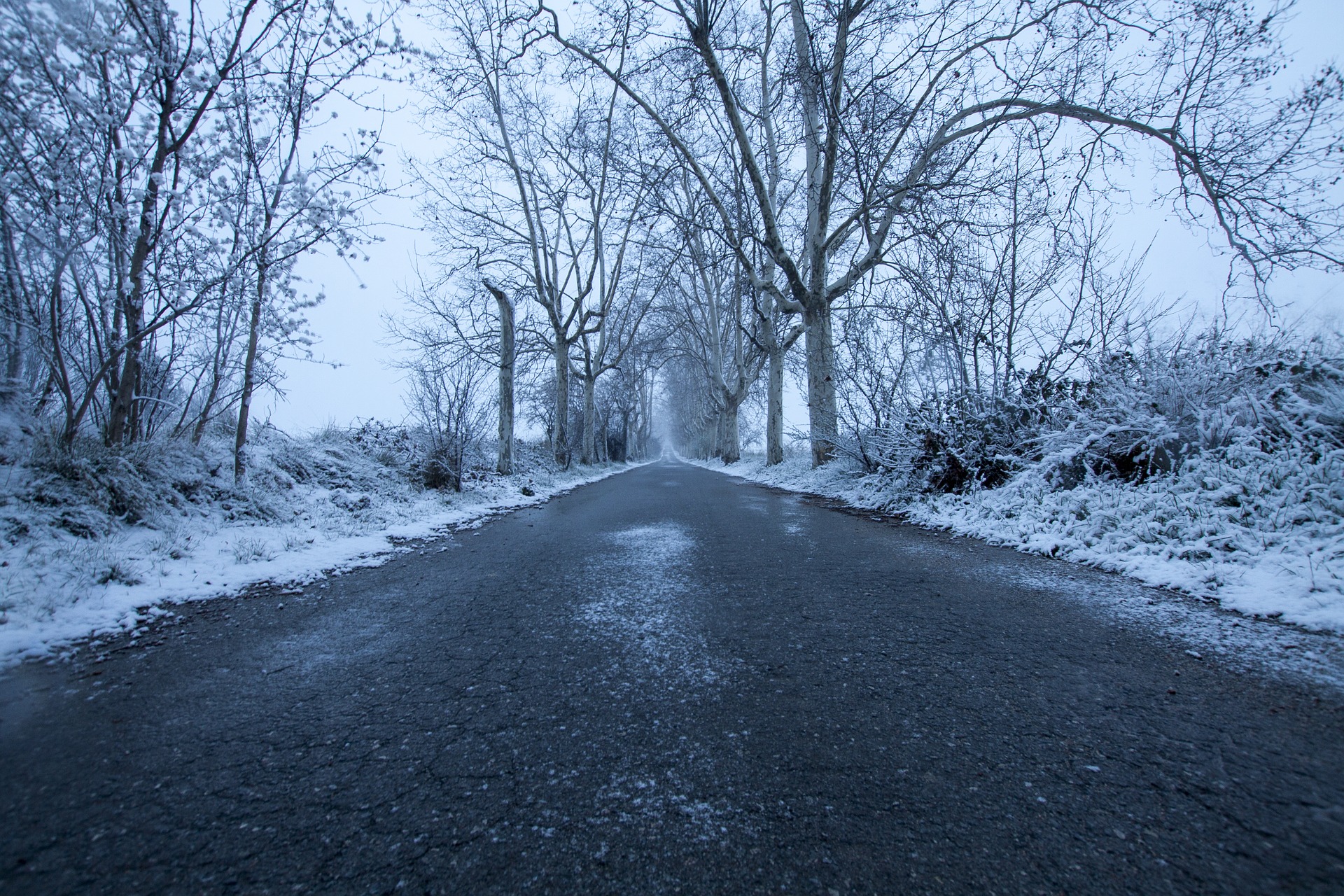 Uwaga kierowcy! Będzie ślisko i niebezpiecznie. Wydano ostrzeżenia meteorologiczne dla regionu - Zdjęcie główne