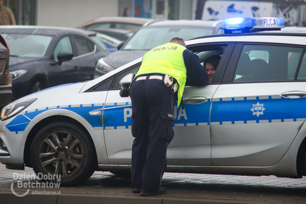 Bełchatowianin był poszukiwany i posiadał narkotyki. Policja chciała wyważyć drzwi  - Zdjęcie główne