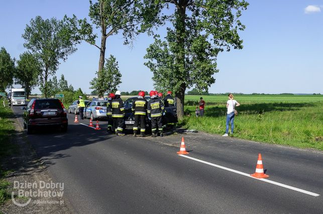 Mitsubishi dachowało w Kąciku. W środku jechały cztery osoby, w tym dziecko [FOTO] - Zdjęcie główne