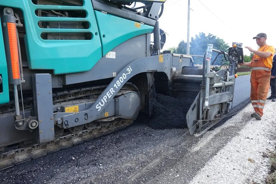 Planują przebudowę kolejnych jezdni w pobliżu Bełchatowa. Gdzie pojawią się drogowcy? - Zdjęcie główne