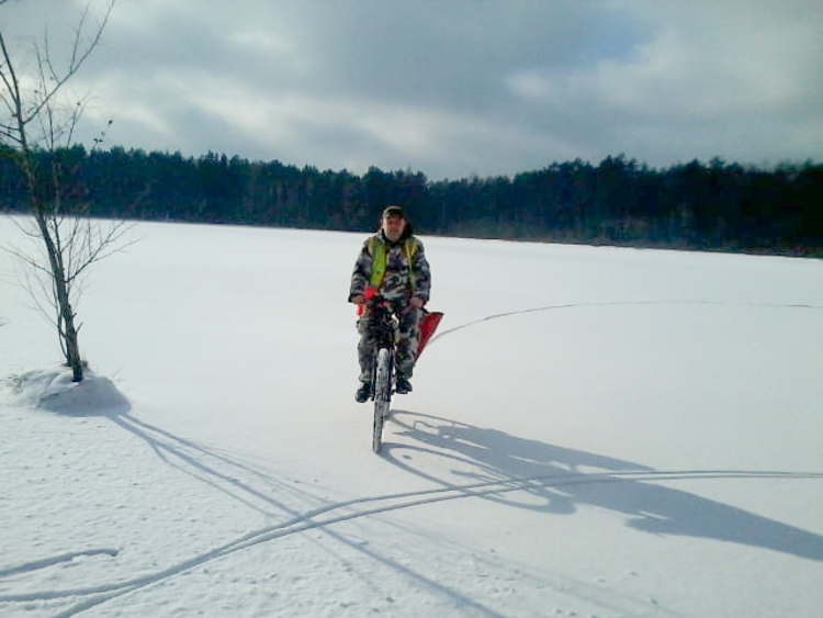 Zima rowerzystom z Bełchatowa niestraszna. Jeździli nawet... po zamarzniętym jeziorze [FOTO] - Zdjęcie główne