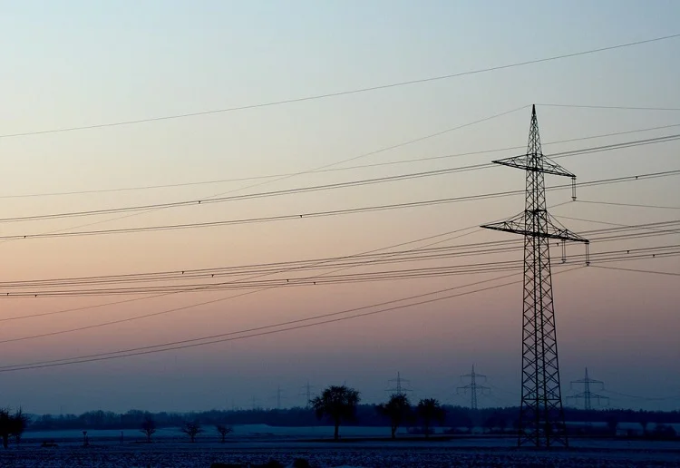 Zostaną bez prądu na noc. Blisko tysiąc domostw wciąż bez energii elektrycznej... - Zdjęcie główne