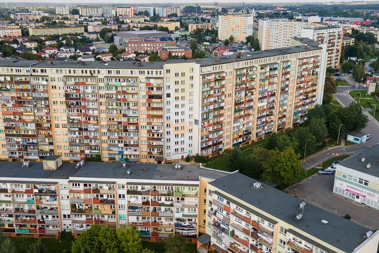 Zimne noce i ... bezdomni na klatkach. Mieszkańcy zgłaszają problemy - Zdjęcie główne