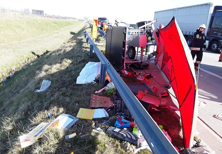 Ciężarówka potrąciła śmiertelnie 50-letniego mężczyznę. Tragiczny wypadek na autostradzie A1 [FOTO] - Zdjęcie główne