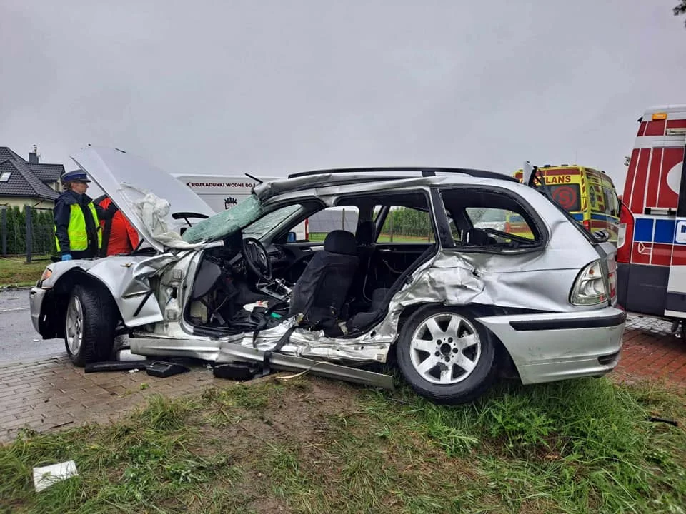 Trzy ofiary śmiertelne w tym dwóch nastolatków! BMW zderzyło się z "dostawczakiem" - Zdjęcie główne