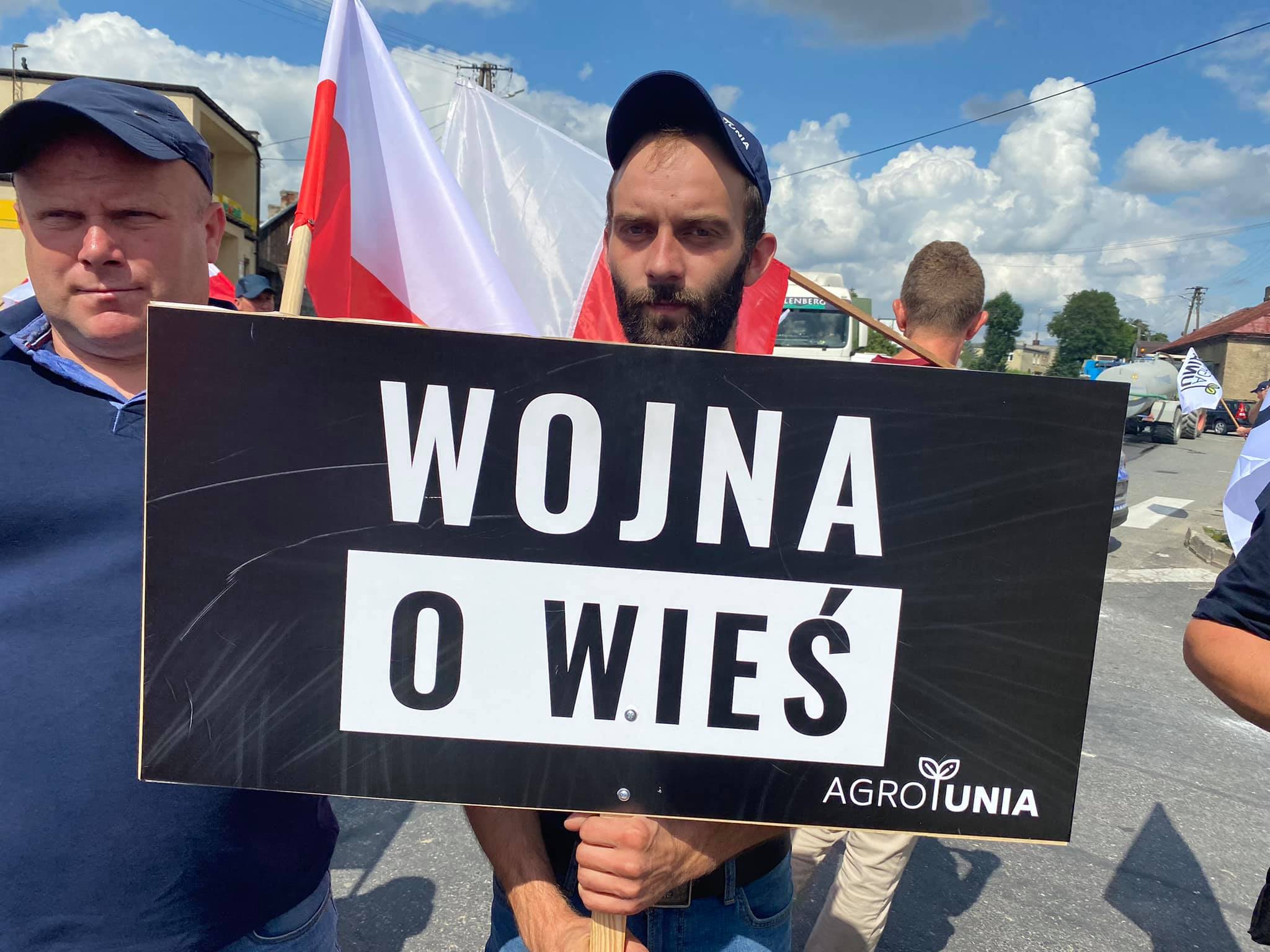 Rolnicy zablokowali drogę w kierunku Łodzi na... dwa dni. Czeka nas paraliż komunikacyjny? - Zdjęcie główne