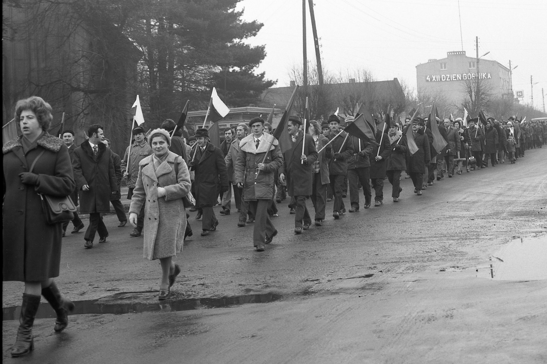 Obchody Dnia Górnika w latach 70 na ówczesnej ulicy Armii Czerwonej (dziś ul. Piłsudskiego)/Fot. Archiwum KWB Bełchatów