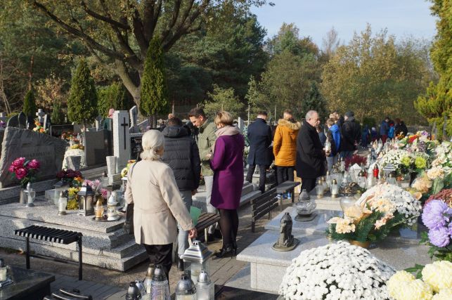 Co z obchodami Wszystkich Świętych i Bożym Narodzeniem? Arcybiskup Grzegorz Ryś zabrał głos w sprawie  - Zdjęcie główne