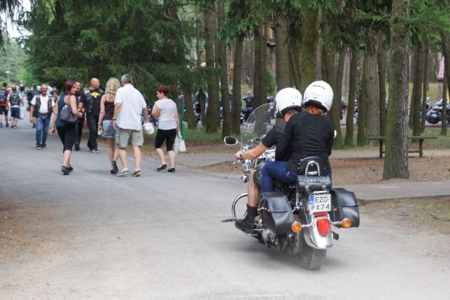 Tysiące motocyklistów na Wawrzkowiźnie - koncerty, konkursy i wspólna zabawa na 40-leciu Polskiego Ruchu Motocyklowego - Zdjęcie główne