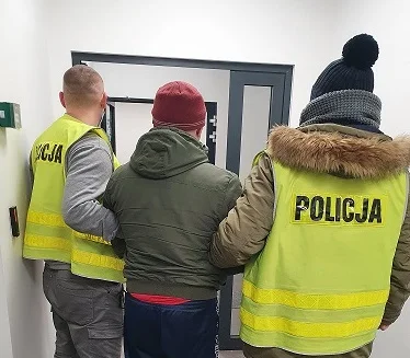 Akcja łódzkiej policji na bełchatowskim osiedlu. Dwie osoby zostały zatrzymane - Zdjęcie główne