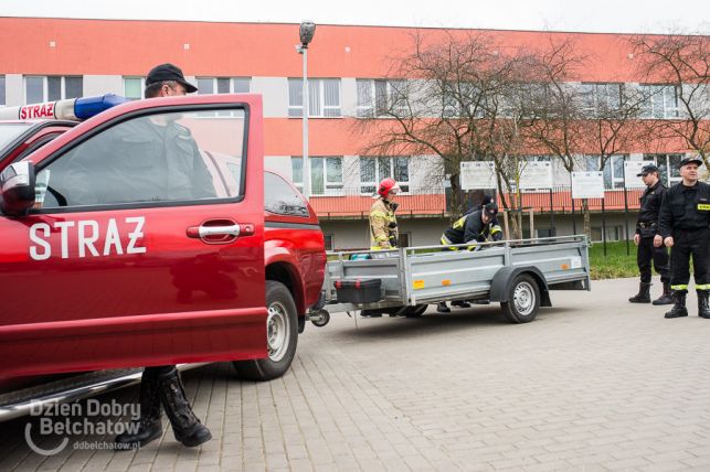 W związku z epidemią, rozstawili namiot przed bełchatowskim szpitalem. Jakie będzie jego zadanie? [FOTO] - Zdjęcie główne