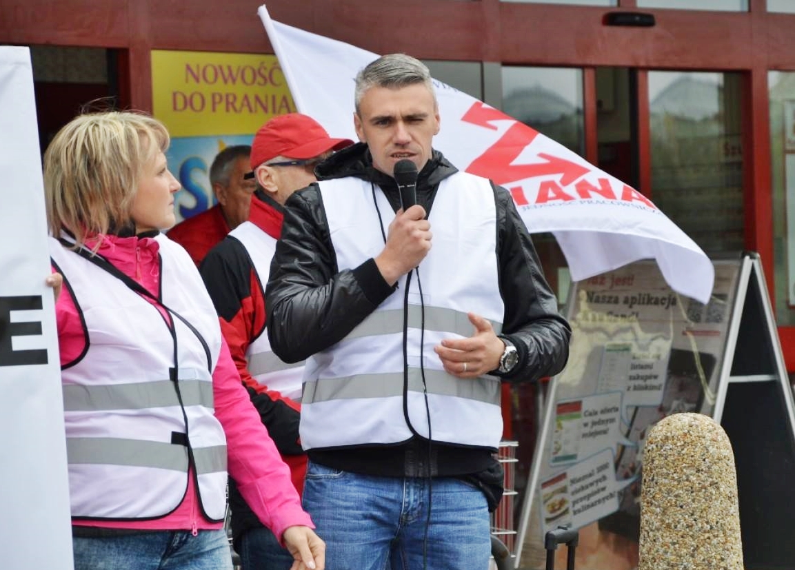 Bełchatowianin wygrał w sądzie ze znaną siecią marketów. Dostanie ogromną wypłatę i... może wrócić do pracy - Zdjęcie główne