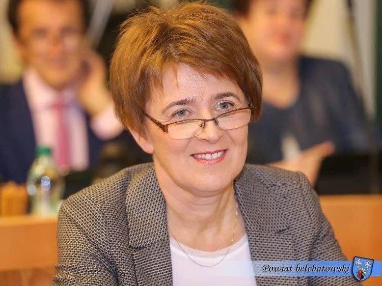 Druga wiceprzewodnicząca, Renata Skalska, miała 59 236,66 zł oszczędności, a także 1211 akcji PGE na kwotę 9763,08 zł. Była także właścicielką domu o powierzchni 168 m2, wartego 200 tys. zł oraz mieszkania (45,07 m2) za 250 tys. zł. W 2021 roku otrzymała 22 160,12 zł diety i zarobiła 90 220,69 zł z tytułu zatrudnienia. Posiadała ponadto trzy samochody: lexusa UX 250h (r. 2021), toyotę avensis (r. 2013) oraz toyotę yaris (r. 2019). Dodatkowo pod koniec roku miała do spłaty 16 764 zł kredytu.