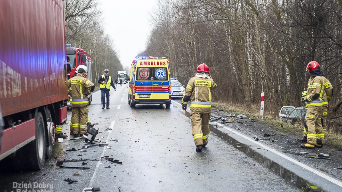 Groźny wypadek na drodze krajowej. Droga zablokowana, na miejscu LPR