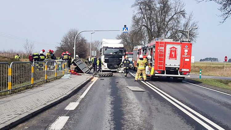 Tragiczny wypadek, traktor przygniótł kierowcę. Mężczyzna zmarł mimo reanimacji [FOTO] - Zdjęcie główne