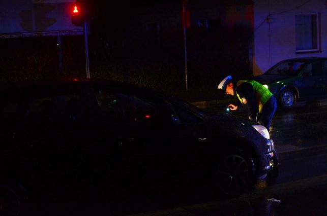 Kobieta potrącona na ulicy Staszica. Karetka pogotowia i policja na miejscu [FOTO] - Zdjęcie główne