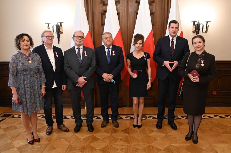 Lekarze i pracownicy MegaMed nagrodzeni medalami od Prezydenta Andrzeja Dudy [FOTO] - Zdjęcie główne