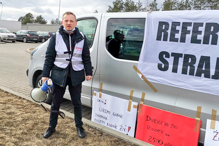 Bełchatowianin jeździ busem po całej Polsce i zbiera podpisy w sprawie strajku. Skąd taki pomysł?  - Zdjęcie główne