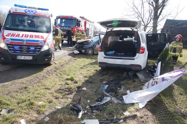 Groźny wypadek w Rasach. Uwaga kierowcy! Droga jest częściowo zablokowana [FOTO] - Zdjęcie główne