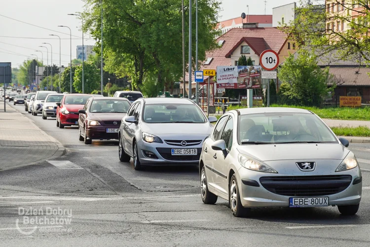 W ciągu doby tą drogą przejeżdża 15 tysięcy samochodów. Za trzy lata w centrum Bełchatowa zrobi się luźniej - Zdjęcie główne