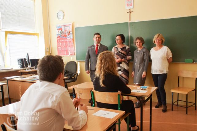 Trzymamy kciuki za bełchatowskich gimnazjalistów. Dziś piszą egzaminy  - Zdjęcie główne