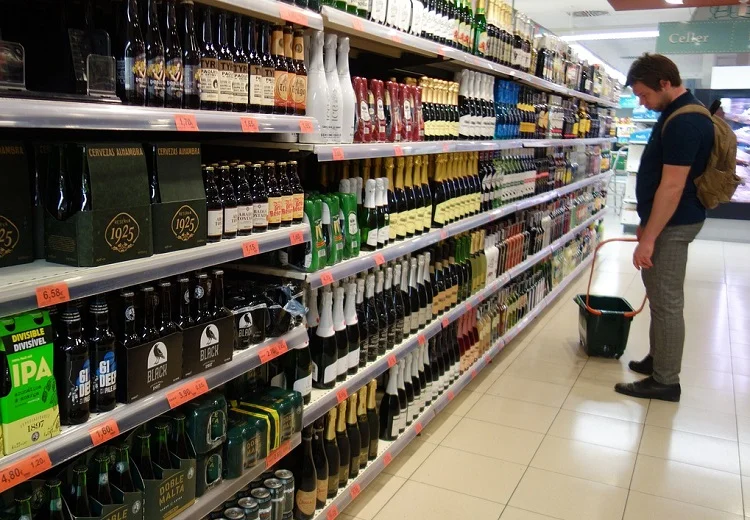 Policzyli, ile mieszkańcy wydali na alkohol. To więcej niż przed rokiem  - Zdjęcie główne