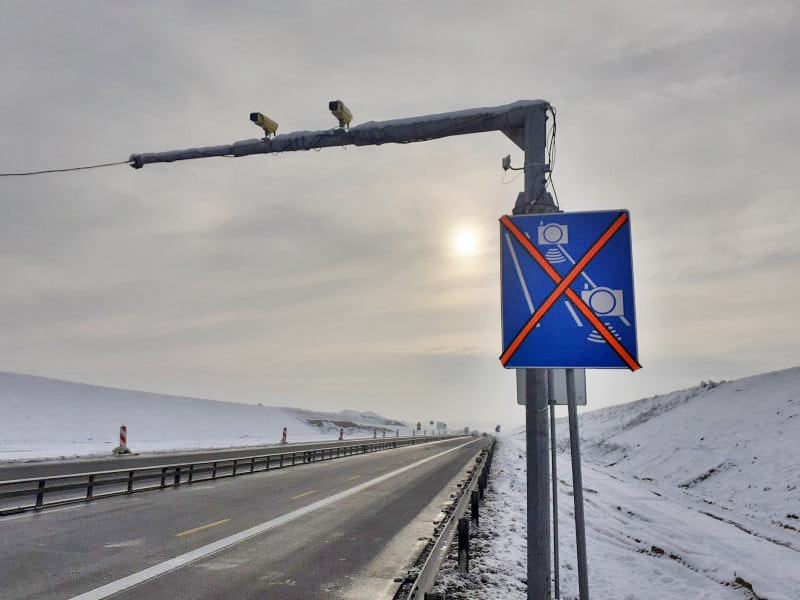 Kierowcy muszą zdjąć nogę z gazu, kamery zmierzą prędkość. Rekordziści pędzili nawet 210 km/h!  - Zdjęcie główne