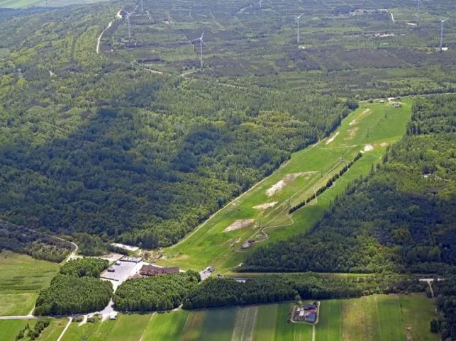 Szukali chętnych na... lotnisko na górze Kamieńsk. Z jakim skutkiem? - Zdjęcie główne