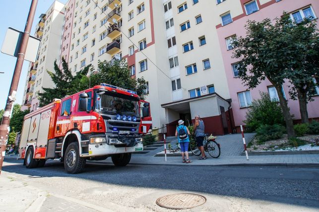 Os. Dolnośląskie. Strażacy uratowali zakleszczone dziecko - Zdjęcie główne