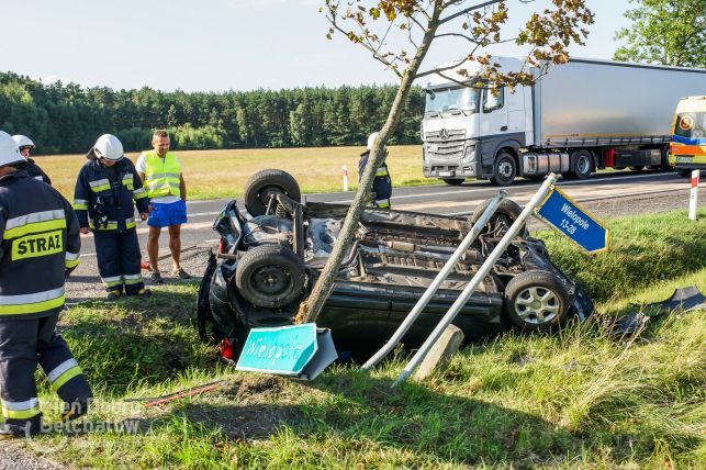 Dachowanie na drodze między Bełchatowem, a Piotrkowem [FOTO] - Zdjęcie główne