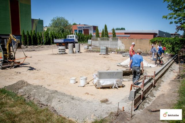 Czy parking śródmiejski rozwiąże problem parkowania w centrum Bełchatowa? Niebawem się o tym przekonamy - Zdjęcie główne