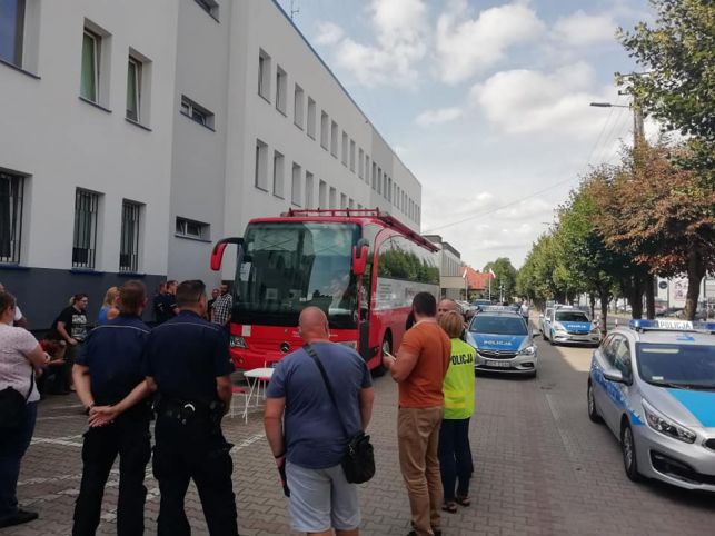 Można już oddawać krew dla chorej 11 -latki z Bełchatowa. Pierwsi dawcy pojawili się pod komendą  - Zdjęcie główne