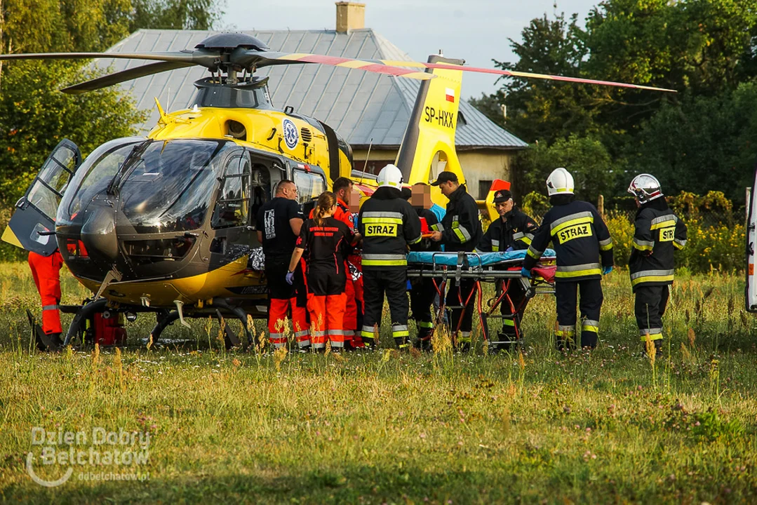 Wypadek na terenie zakładu w gminie Kleszczów. Służby walczyły o życie mężczyzny - Zdjęcie główne